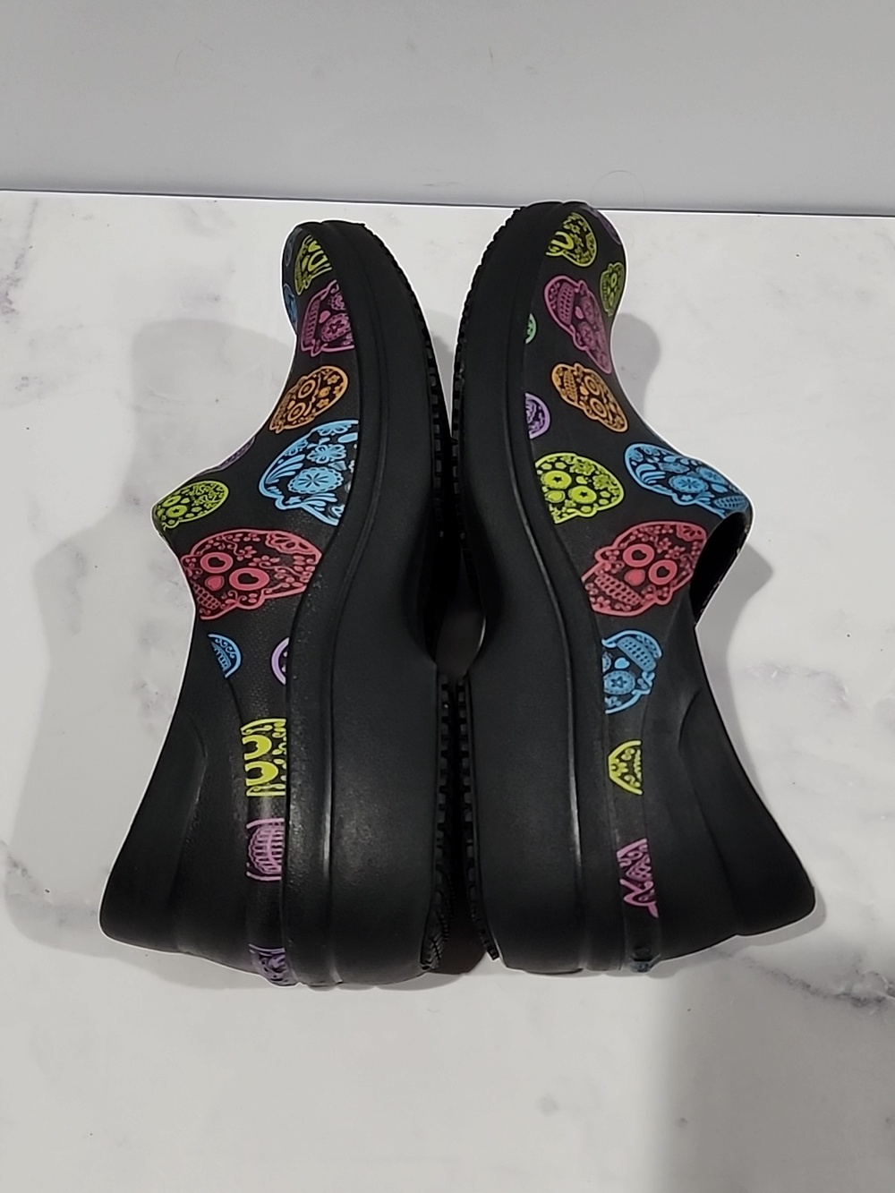 Crocs Comfort Colorful Skull Pattern Clogs - Picture 6 of 9